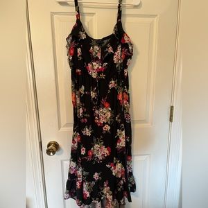 Super fun and flirty Torrid Size 1 floral dress